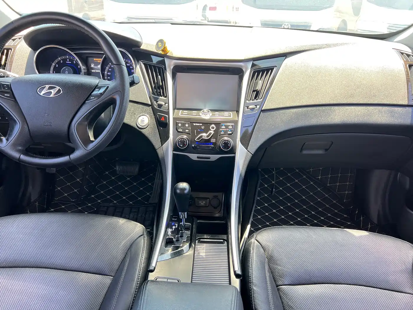 Hyundai Sonata 2013 2.0L Automatic Supreme Edition фото 17
