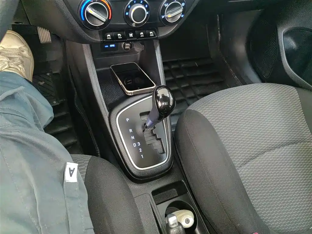 Hyundai Verna 2017 1.4L Auto Jump Edition (China V) фото 10