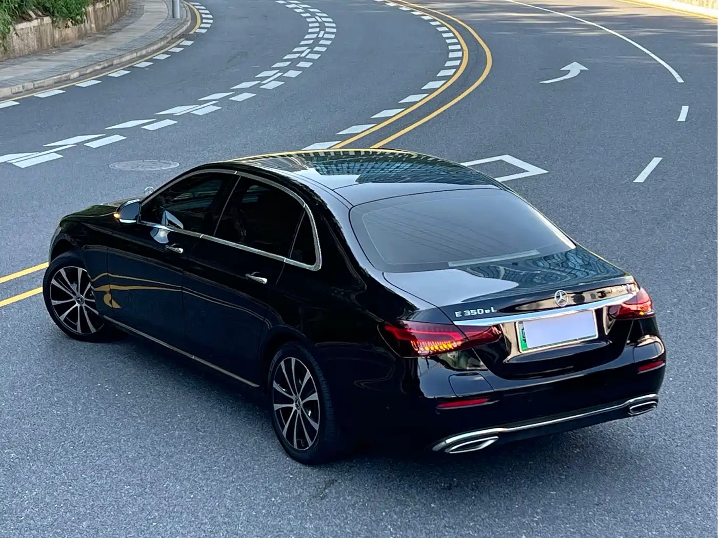 Mercedes-Benz E-Class New Energy 2022 E 350 e L Plug-in Hybrid Sedan фото 3