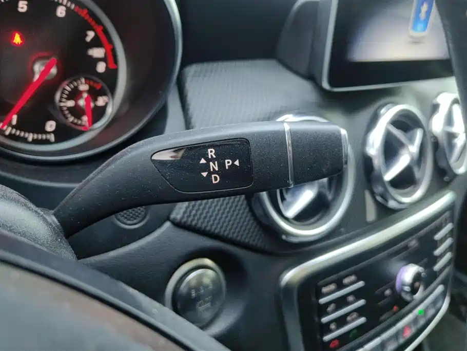 Mercedes-Benz GLA 2018 GLA 200 Dynamic фото 16