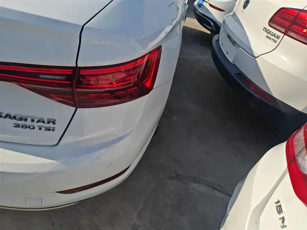 VOLKSWAGEN SAGITAR