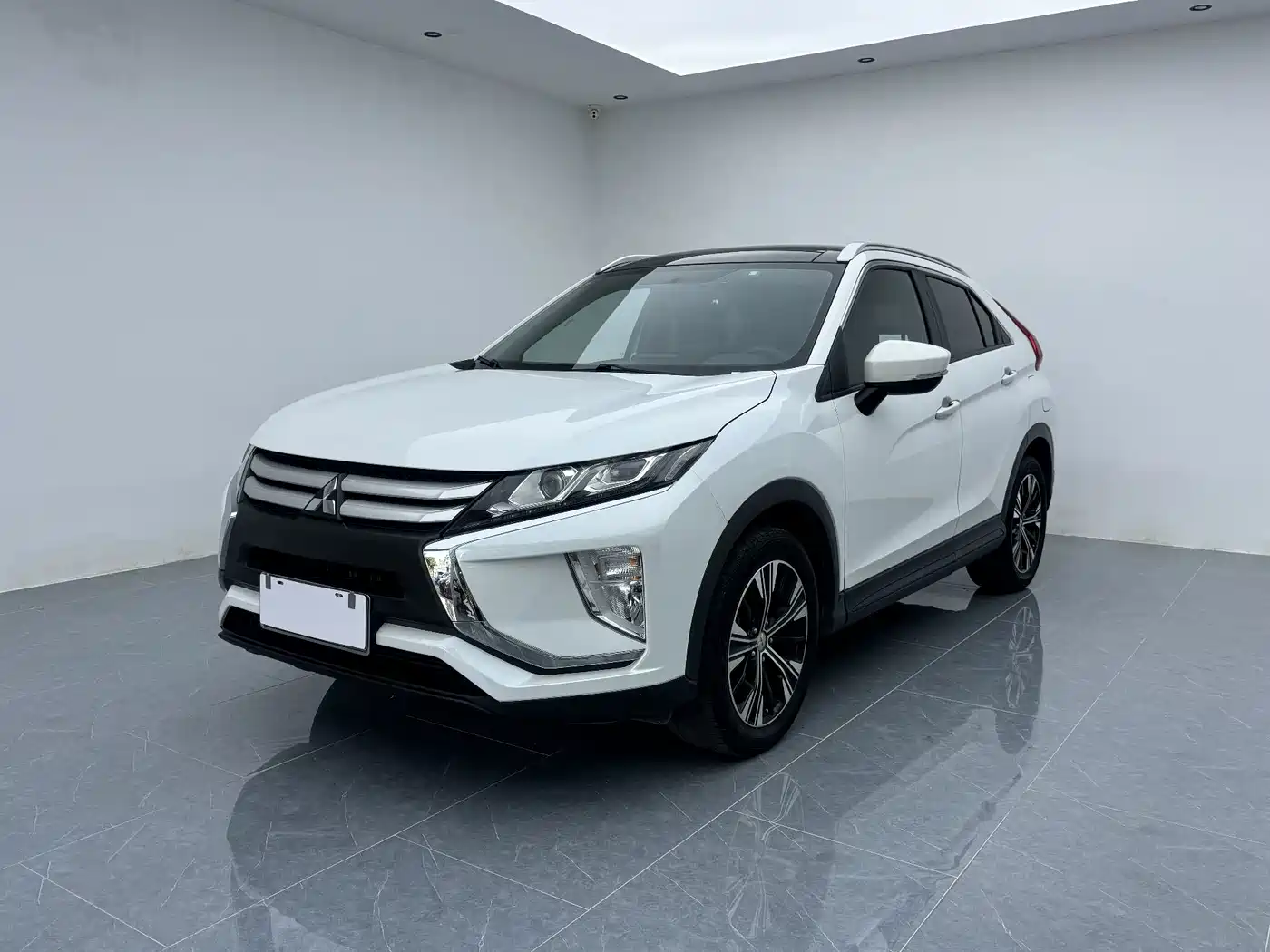 Фото 1 - Mitsubishi Eclipse Cross