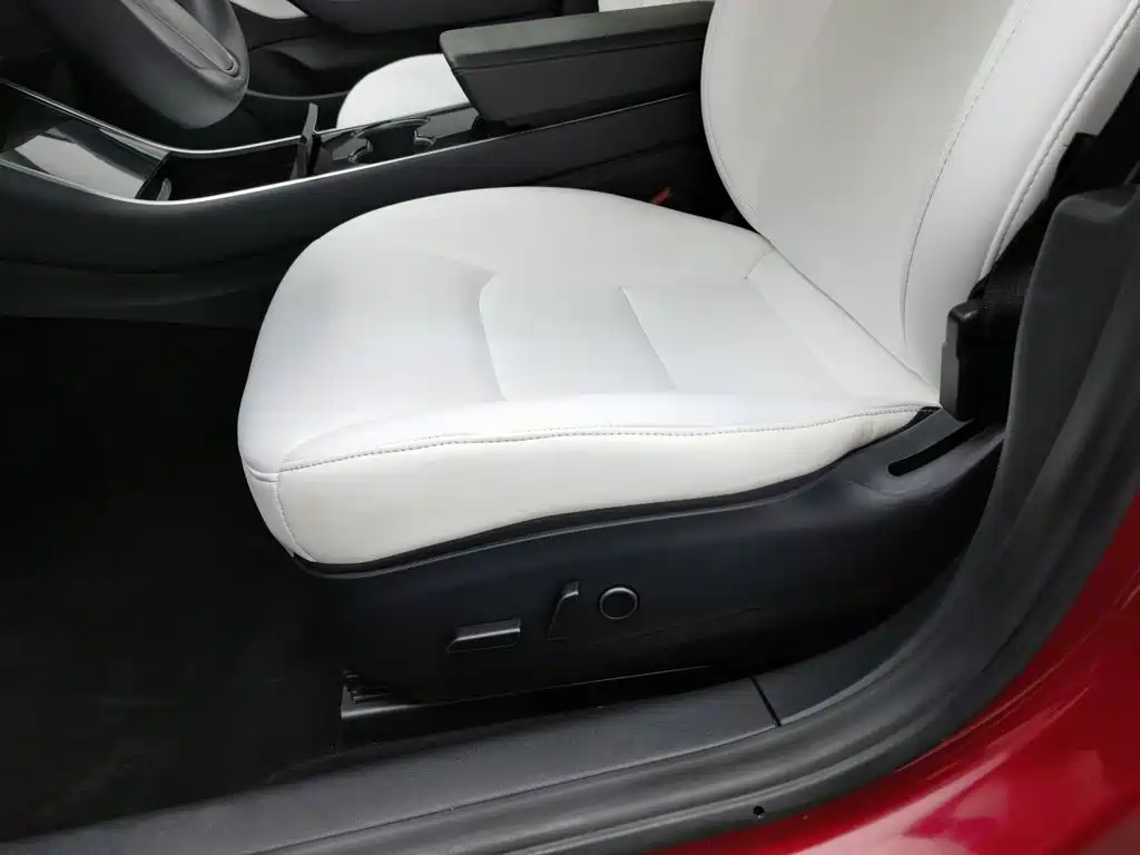 Фото 20 - Tesla Model 3