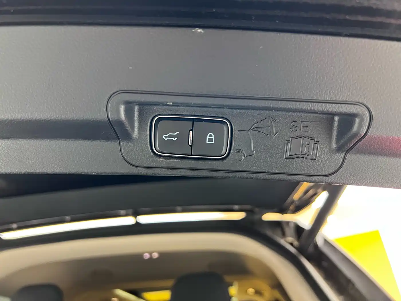 Ford Explorer 2024 2023 EcoBoost 285 AWD Titanium Edition 6-Seater