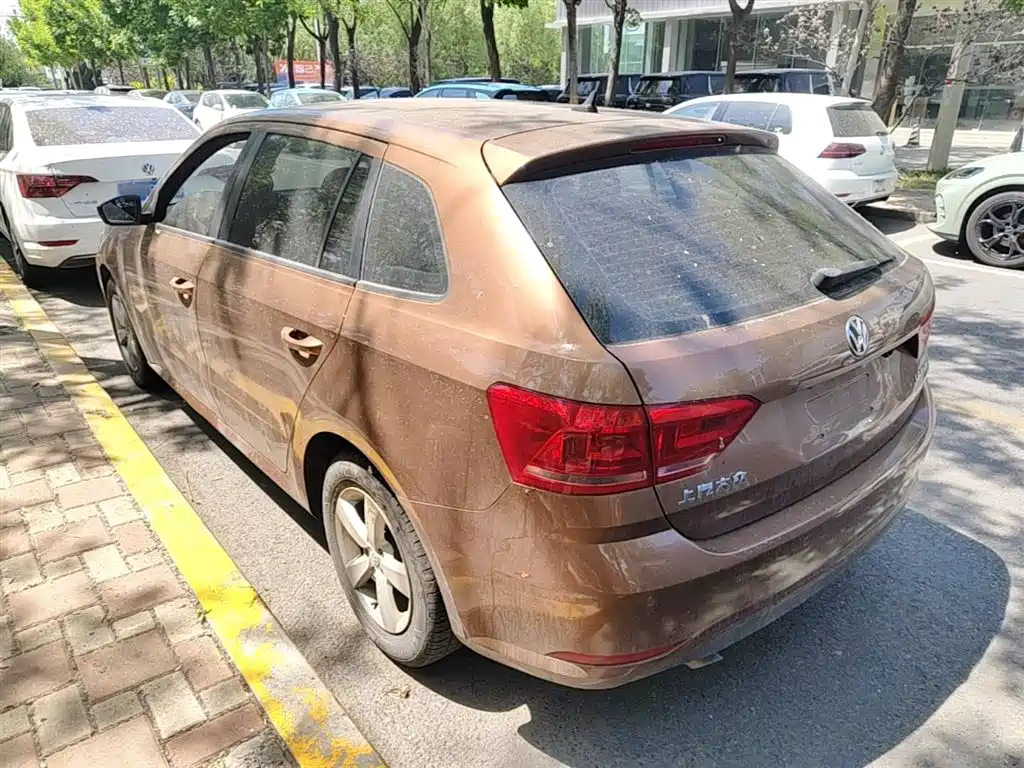 Volkswagen Lavida Tour 2015 1.6L Automatic Trend Edition фото 5