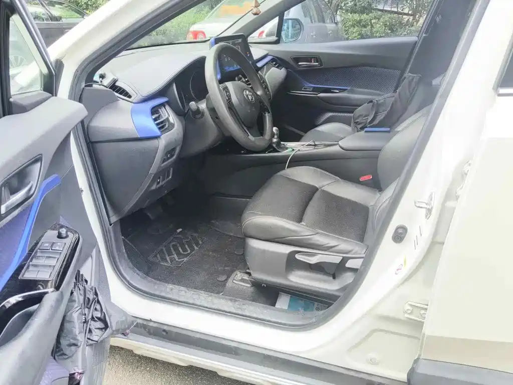 Toyota C-HR 2018 2018 2.0L Cool Cross Leader Edition China V