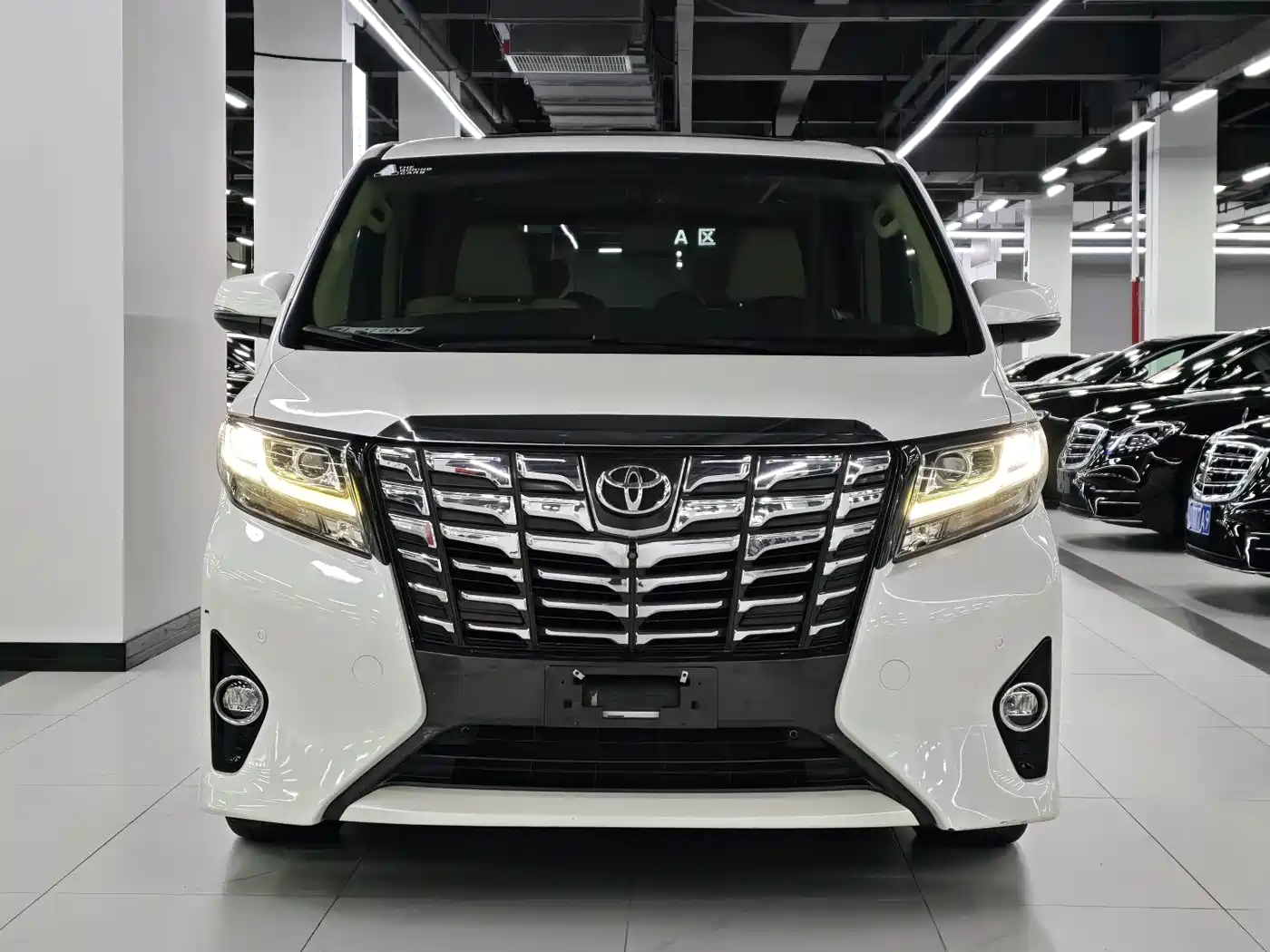 Toyota Alphard 2015 3.5L Luxury Edition фото 4