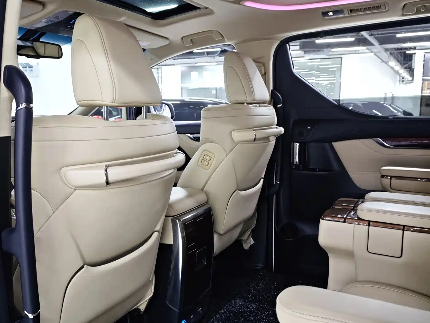 Toyota Alphard 2015 3.5L Luxury Edition фото 8