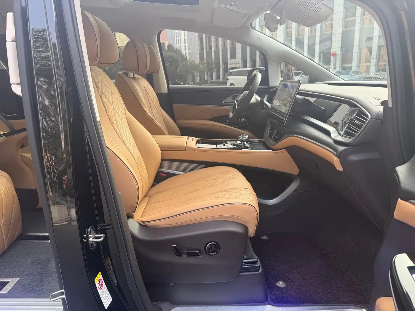 Denza D9 2024 DM-i 980 AWD Prestige фото 17