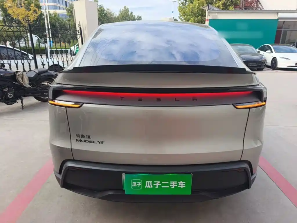 Tesla Model Y L 2026 2025 Facelift Long Range AWD