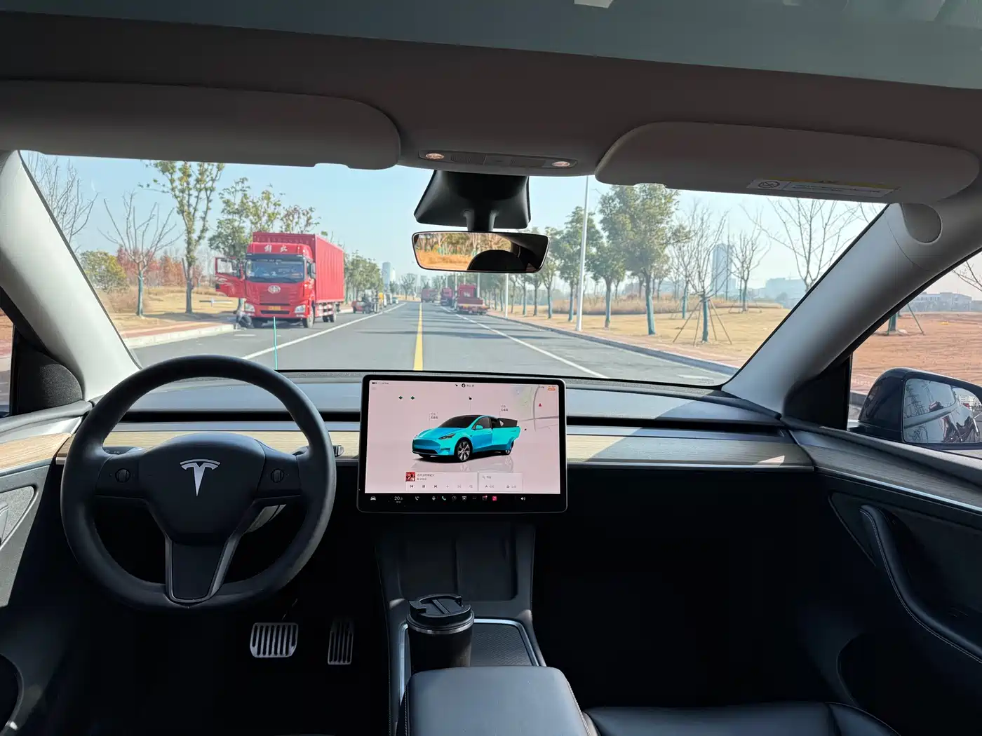 TESLA MODEL Y