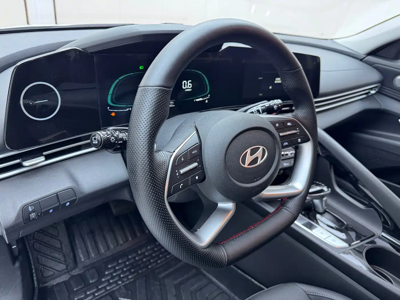Hyundai Elantra 2023 Model 1.5L CVT LUX Premium Edition фото 10