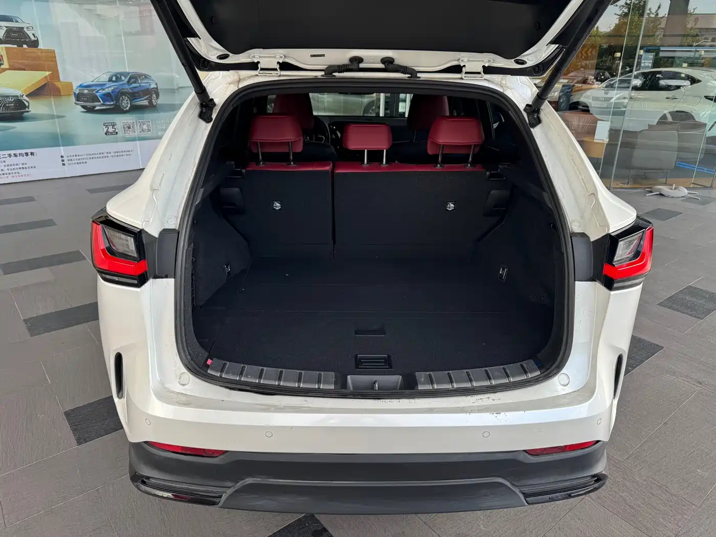 Lexus NX 2024 350h FWD Joy Creation Edition фото 8