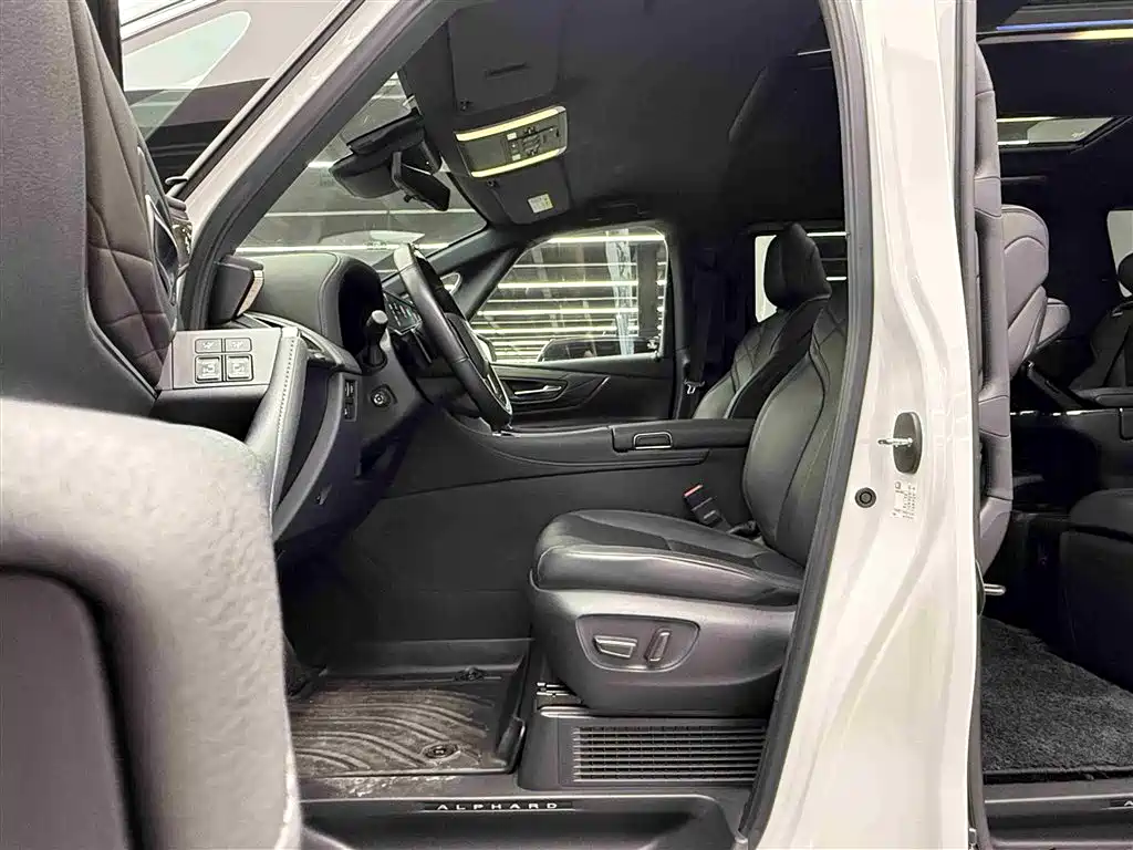 Toyota Alphard 2024 Hybrid 2.5L Ultimate Enjoyment Edition фото 20