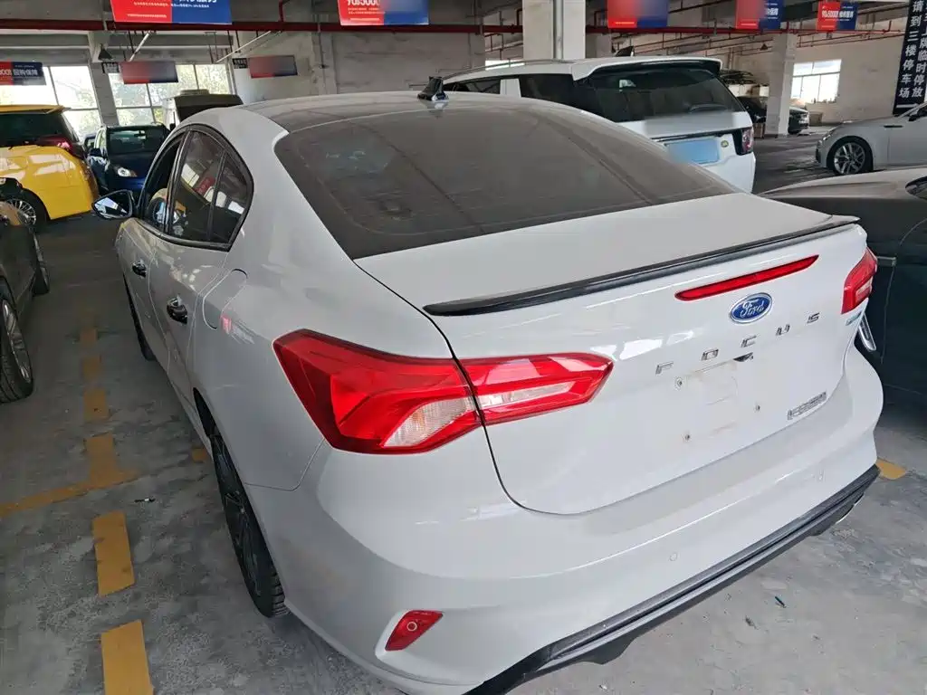 FORD FOX