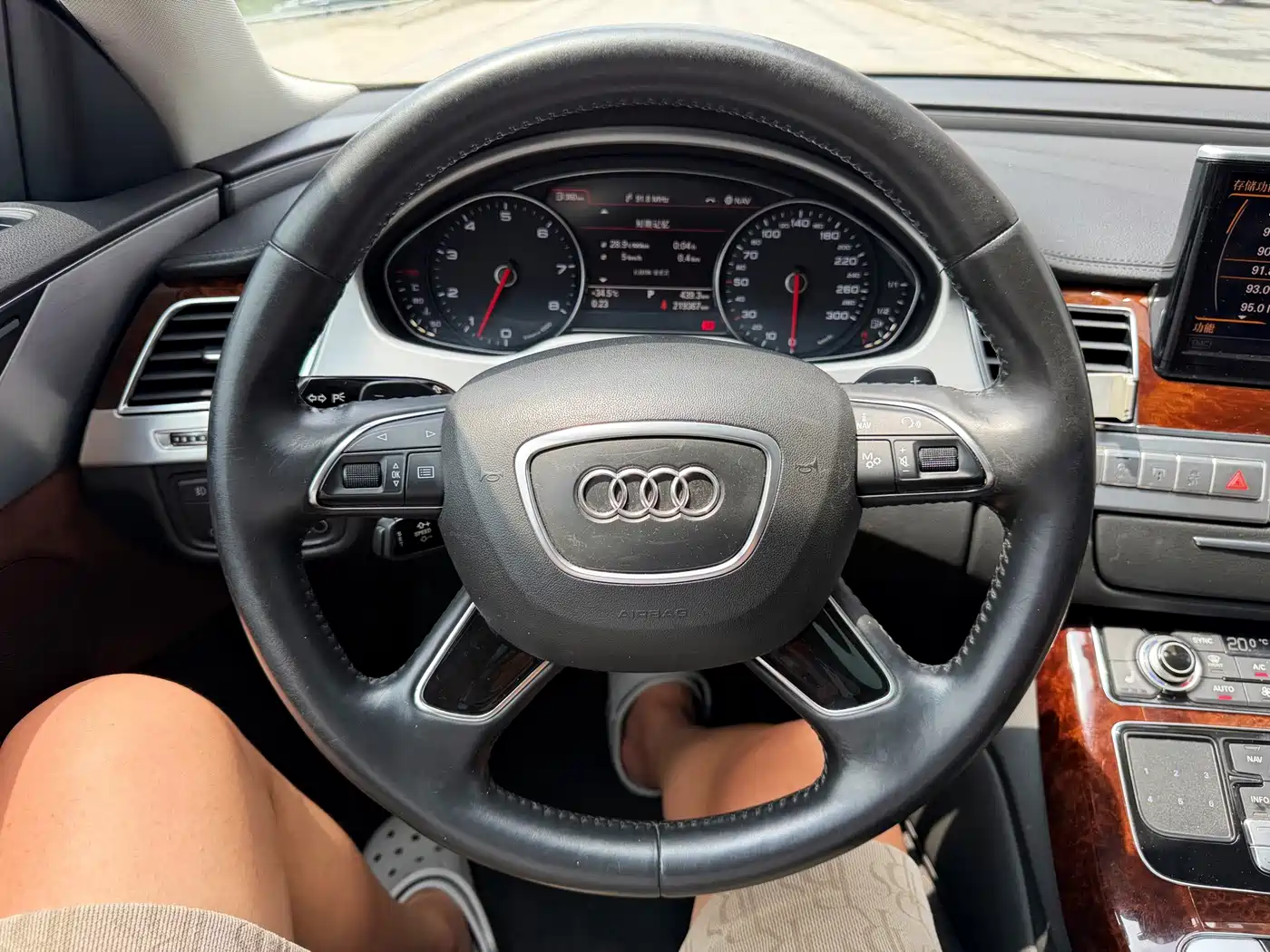 Фото 6 - Audi A8