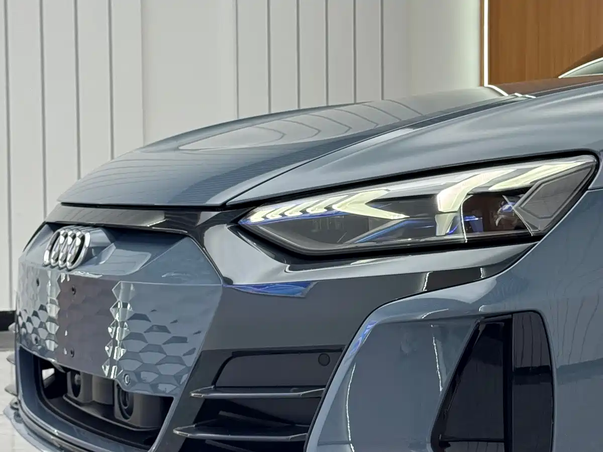 Audi e-tron GT 2023 Base Model фото 2