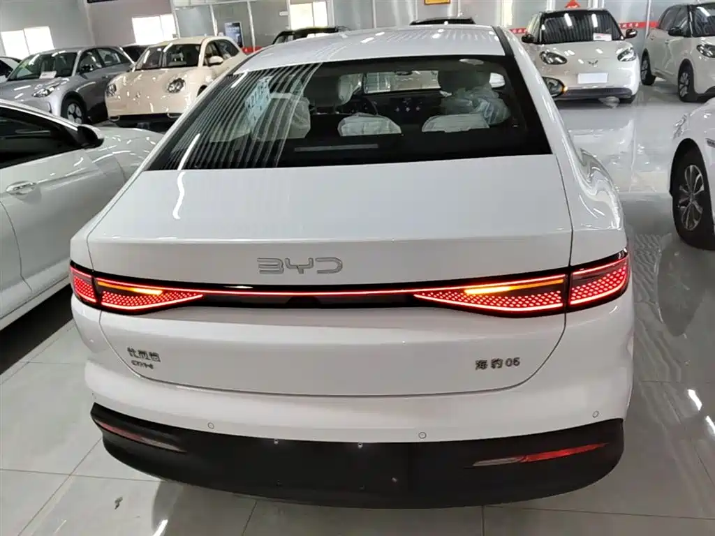 BYD Hai Bao 05 DM-i 2026 DM-i 128KM Luxury фото 6
