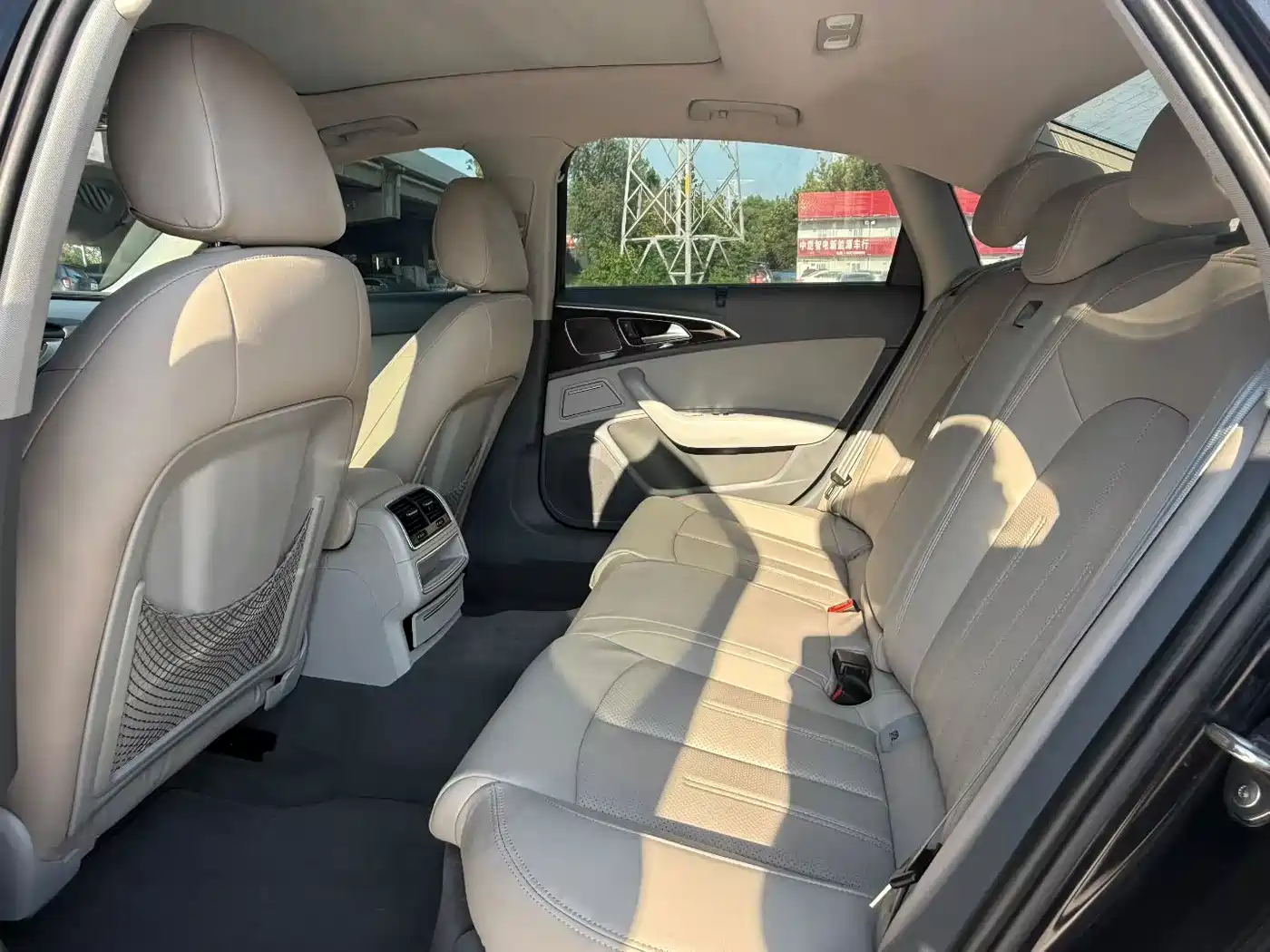 Фото 6 - Audi A6L