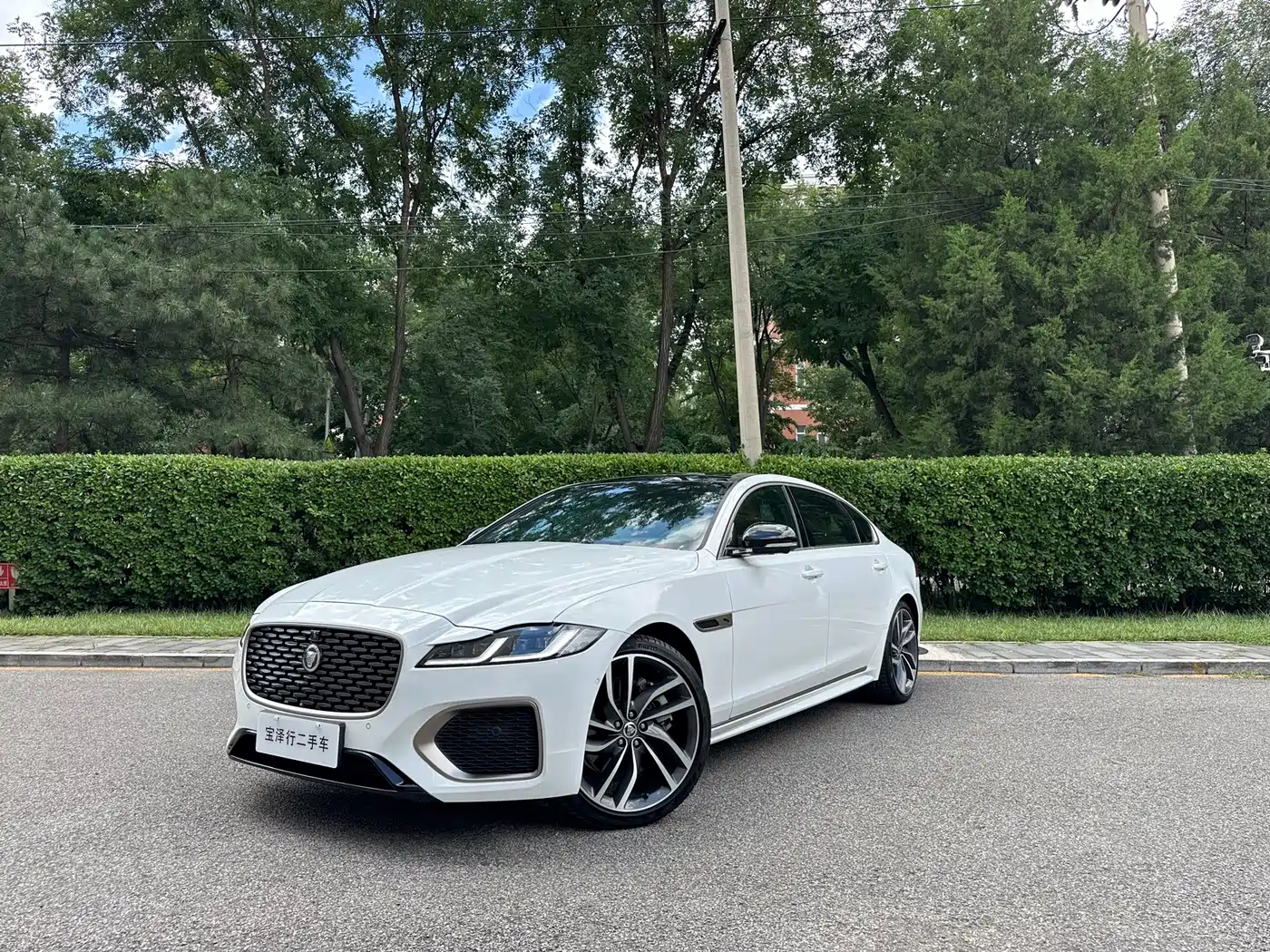 Photo 1 - Jaguar XFL