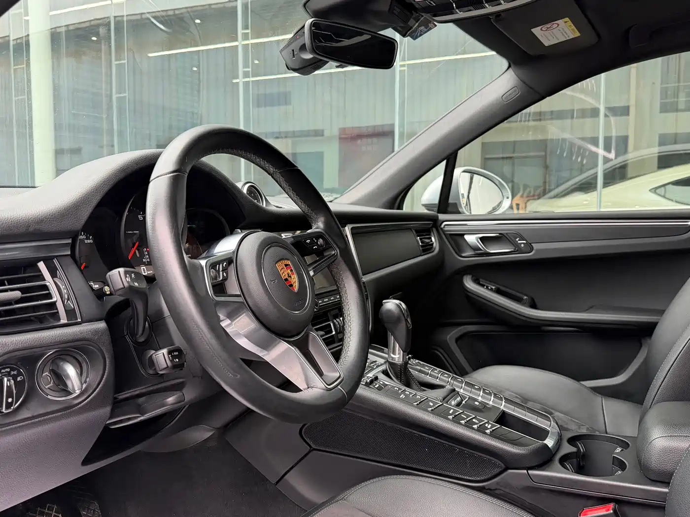 Porsche Macan 2018 Macan 2.0T фото 8