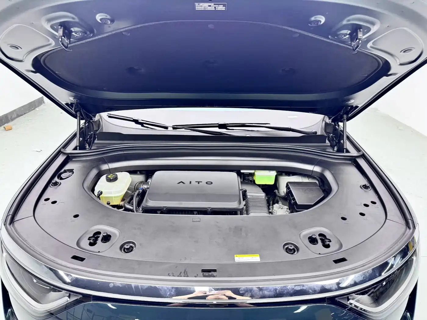 AITO Wenjie AITO M8 2025 Model Extended Range Max+ Edition 53.4kWh 6-Seater фото 9