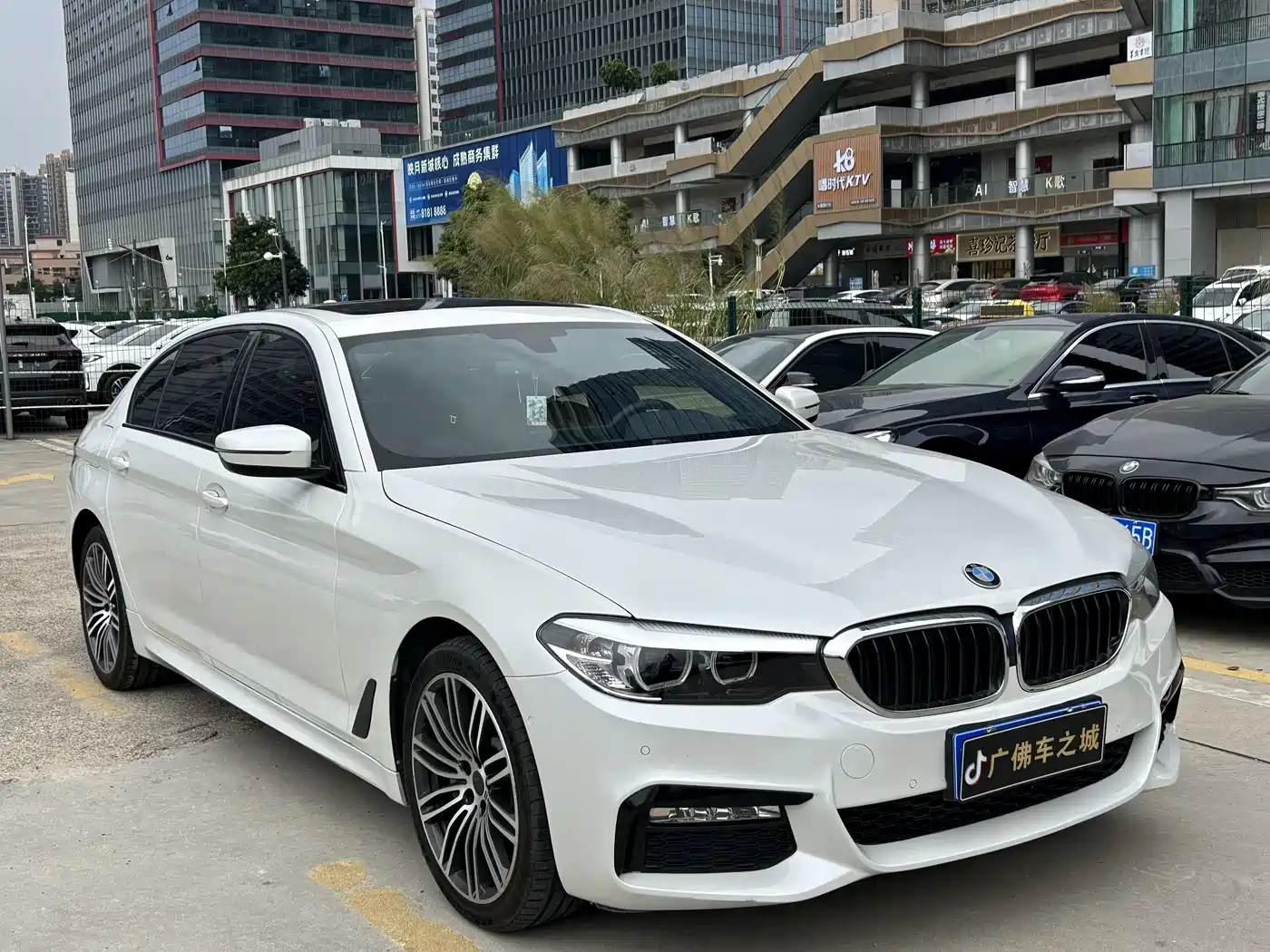 BMW 5 Series 2019 530Li Leading M Sport Package фото 3