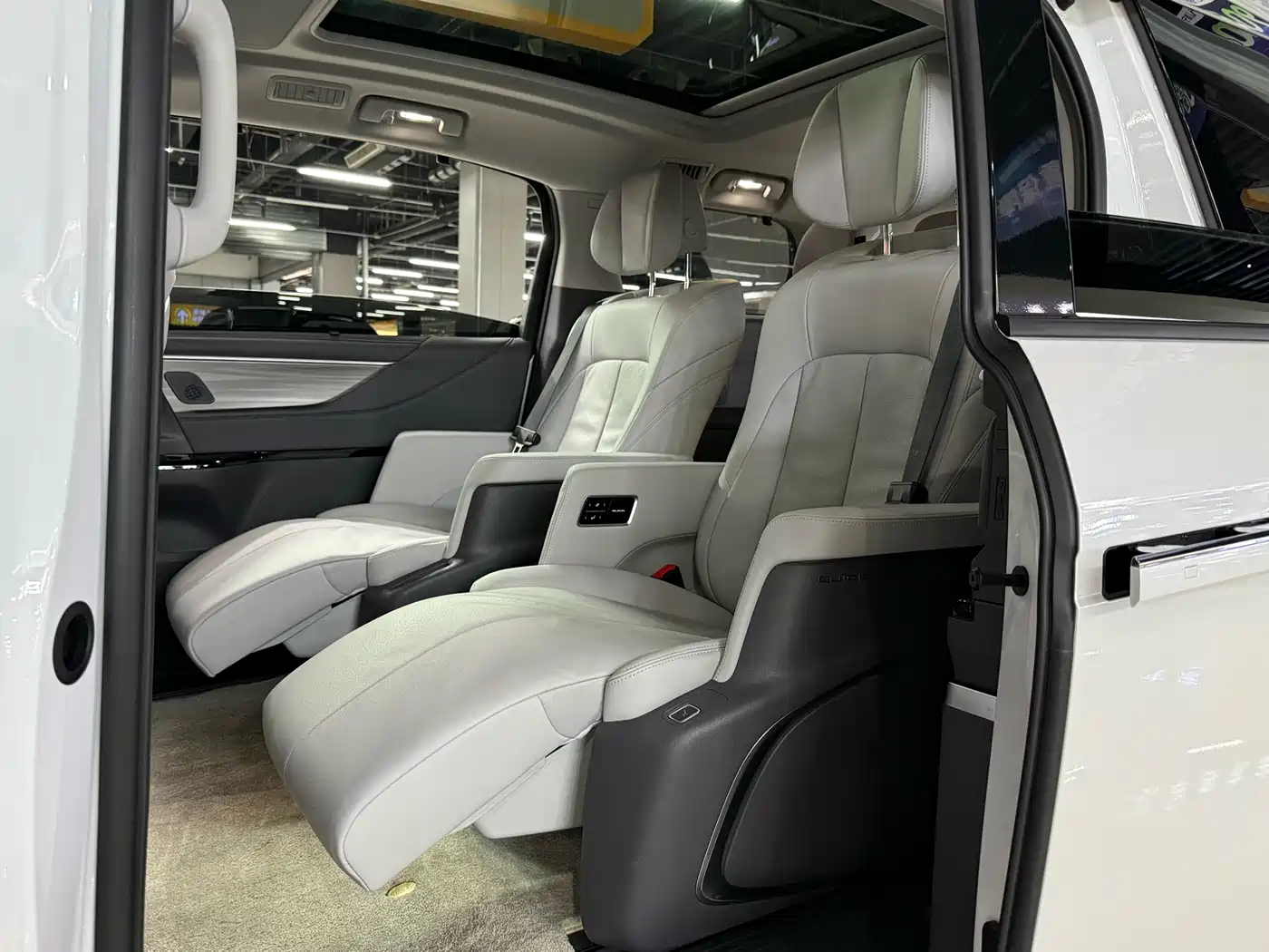 Buick GL8 2025 Land Honor Premium Edition фото 14