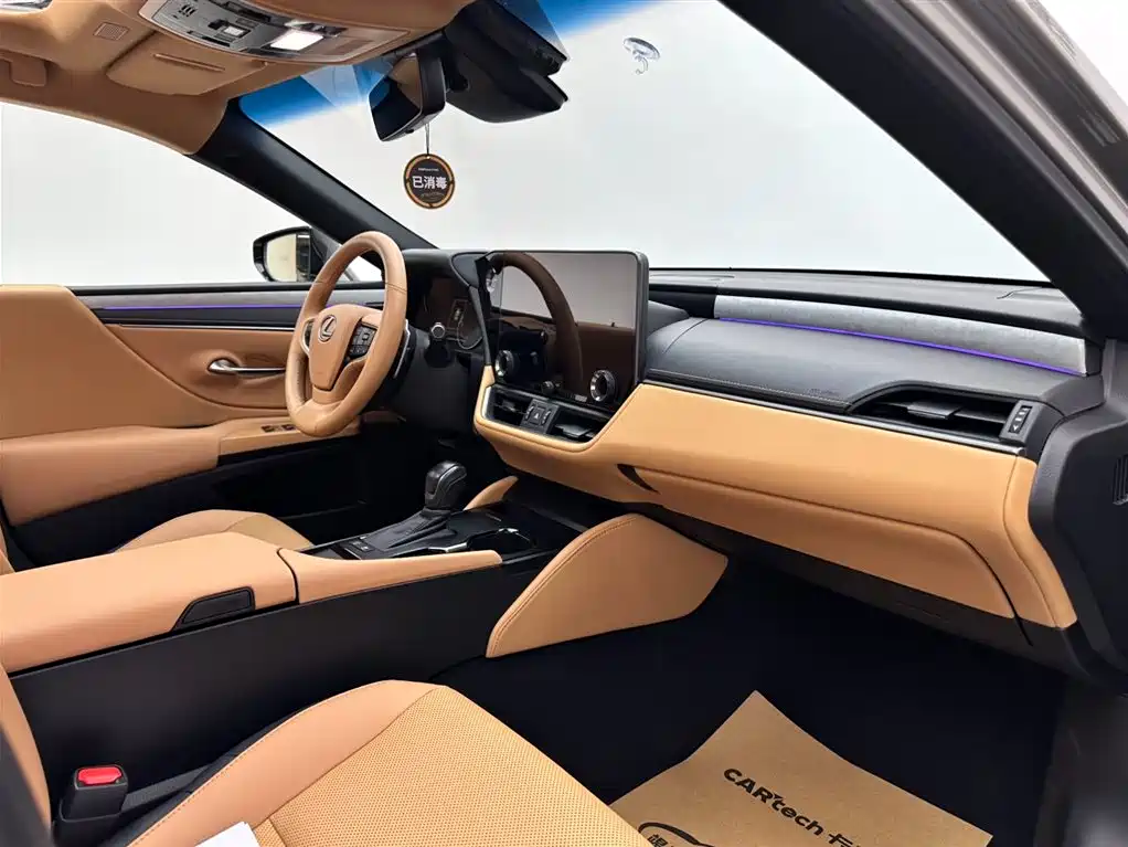 Lexus ES 2025 300h Ultimate Edition фото 11