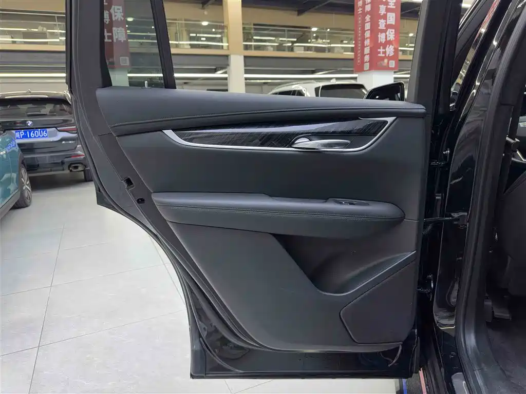 CADILLAC XT6