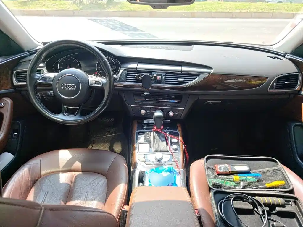 Фото 5 - Audi A6L
