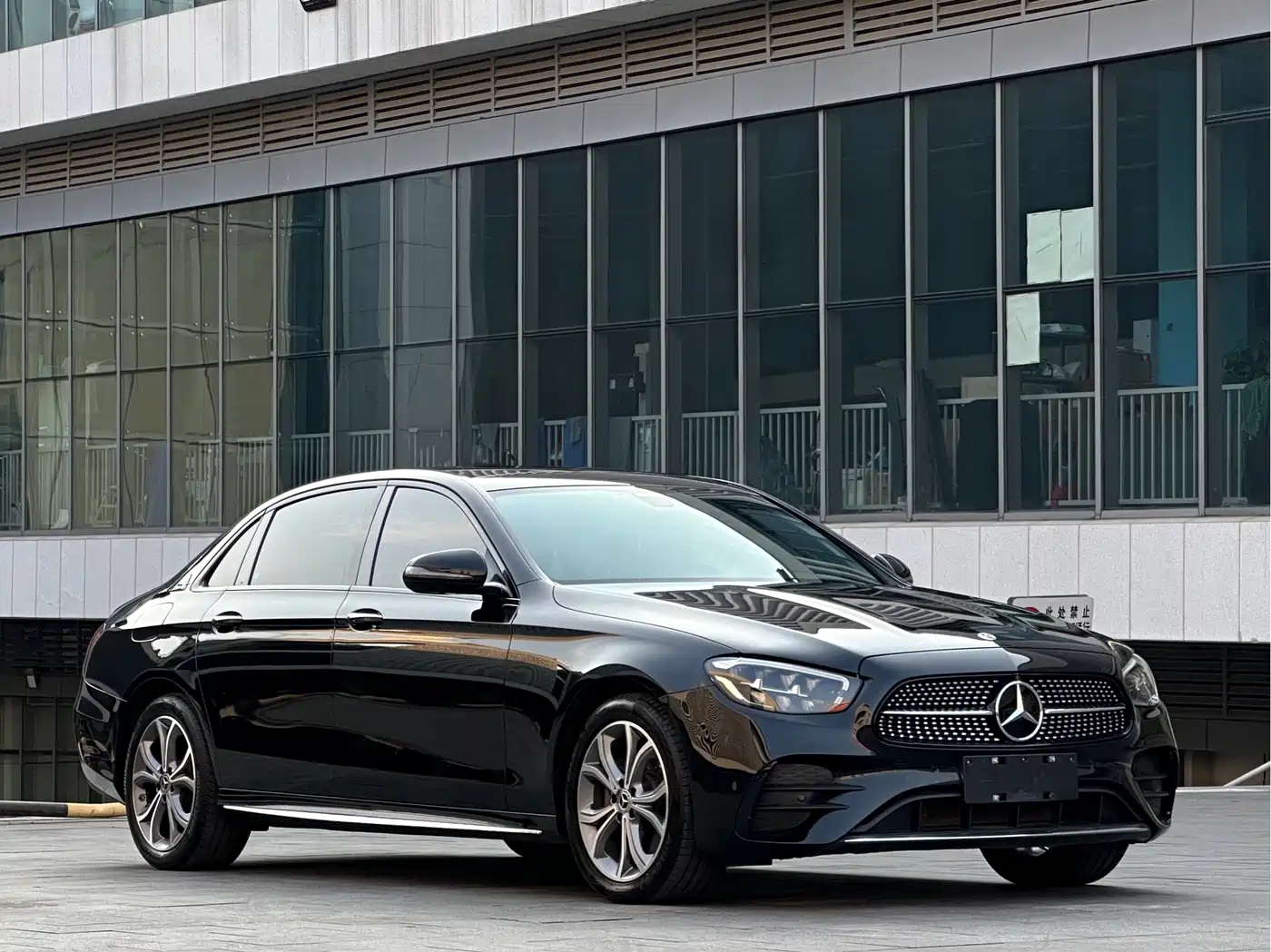 Mercedes-Benz E-Class 2022 E 300 L Sport Luxury фото 3