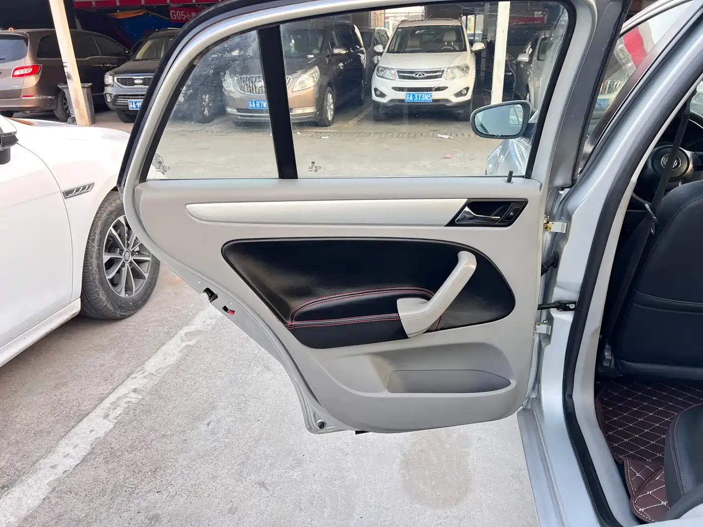 Volkswagen Bora 2012 1.6L Manual Comfort Model фото 11