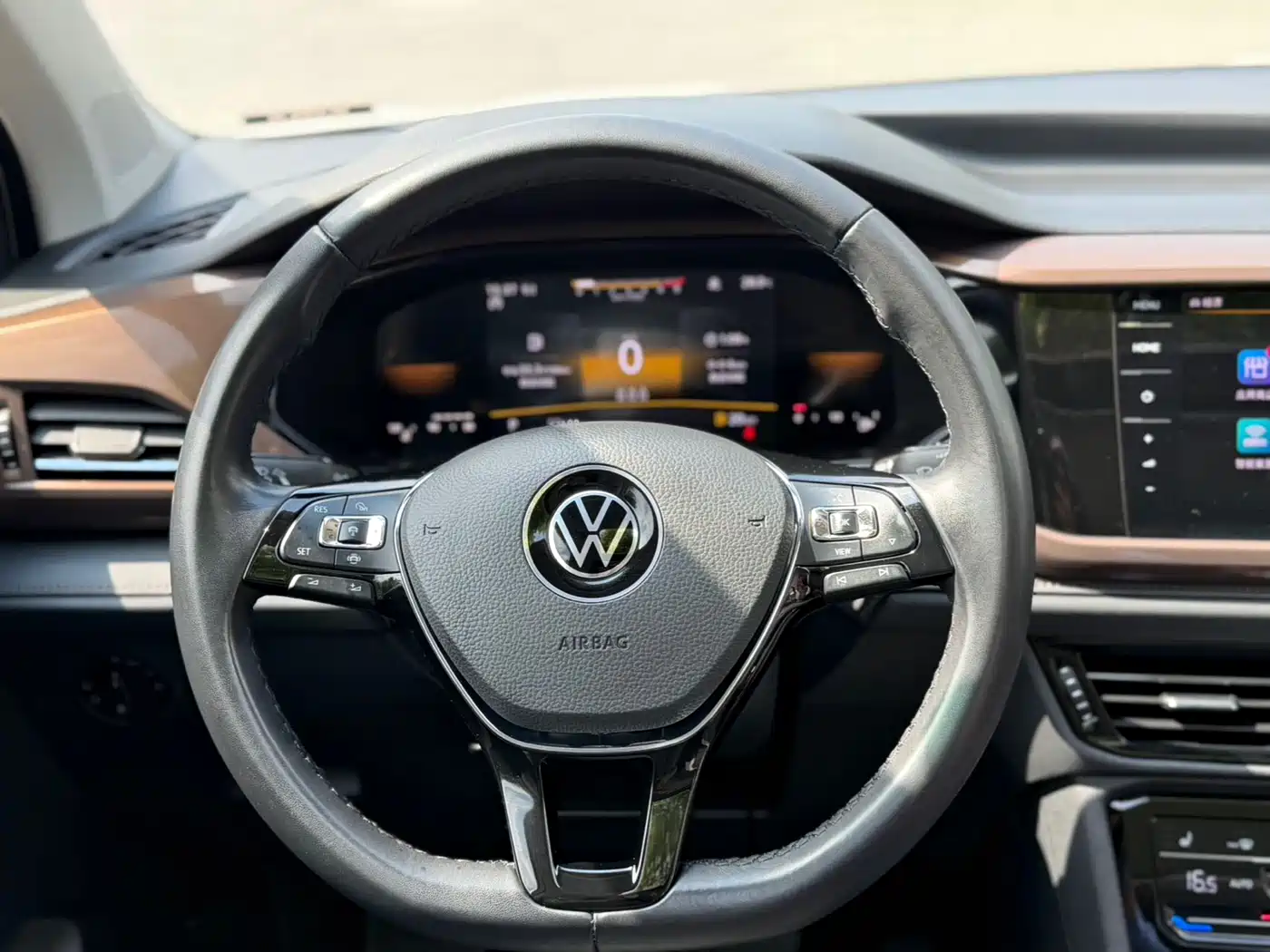 Volkswagen Tharu 2022 280TSI FWD Luxury Edition фото 14