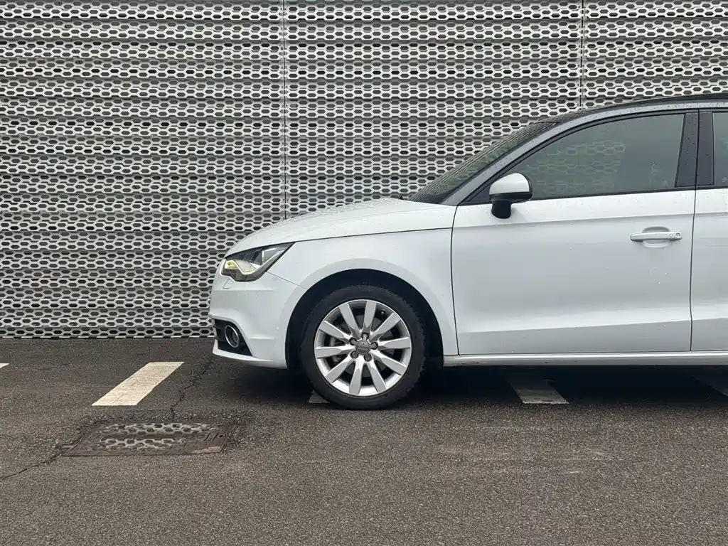 Audi A1 2013 Model 30 TFSI Sportback Ego фото 4