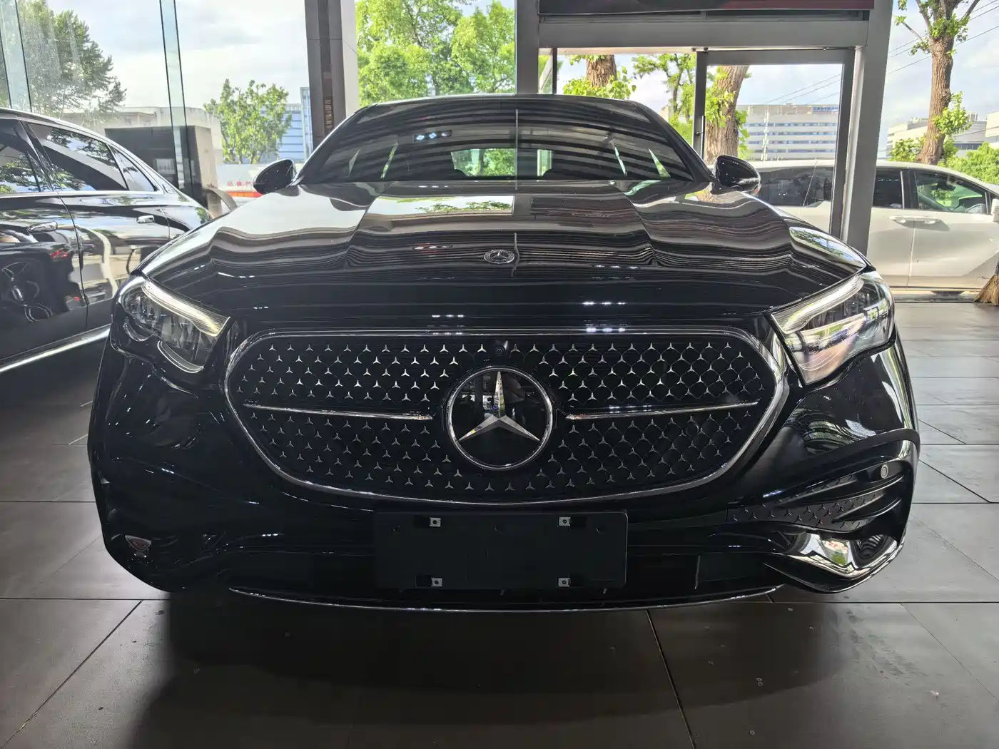 Mercedes-Benz E-Class 2024 Model E 300 L Luxury Sport фото 2