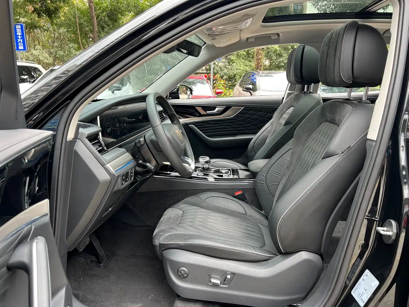 Hongqi HS5 2022 Facelift 2.0T Smart Flag Enjoyment Edition фото 9