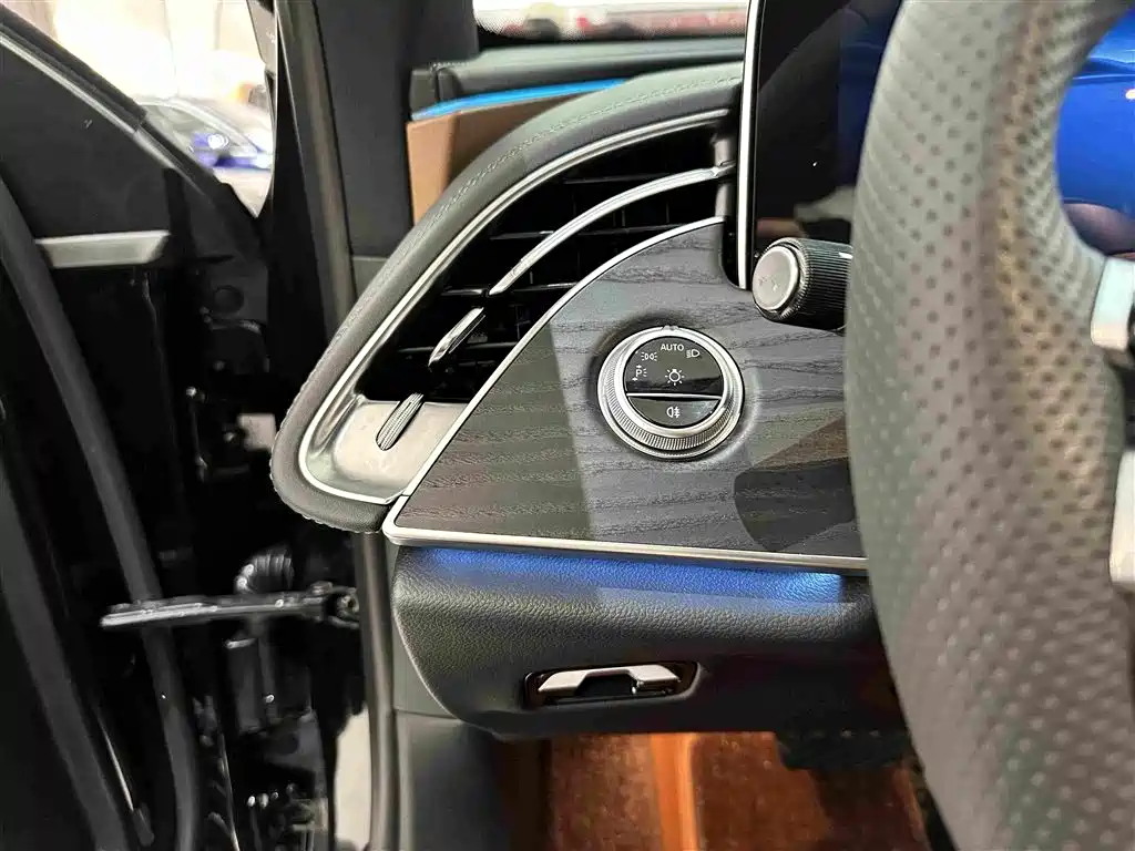 Фото 8 - Mercedes-Benz E-Class