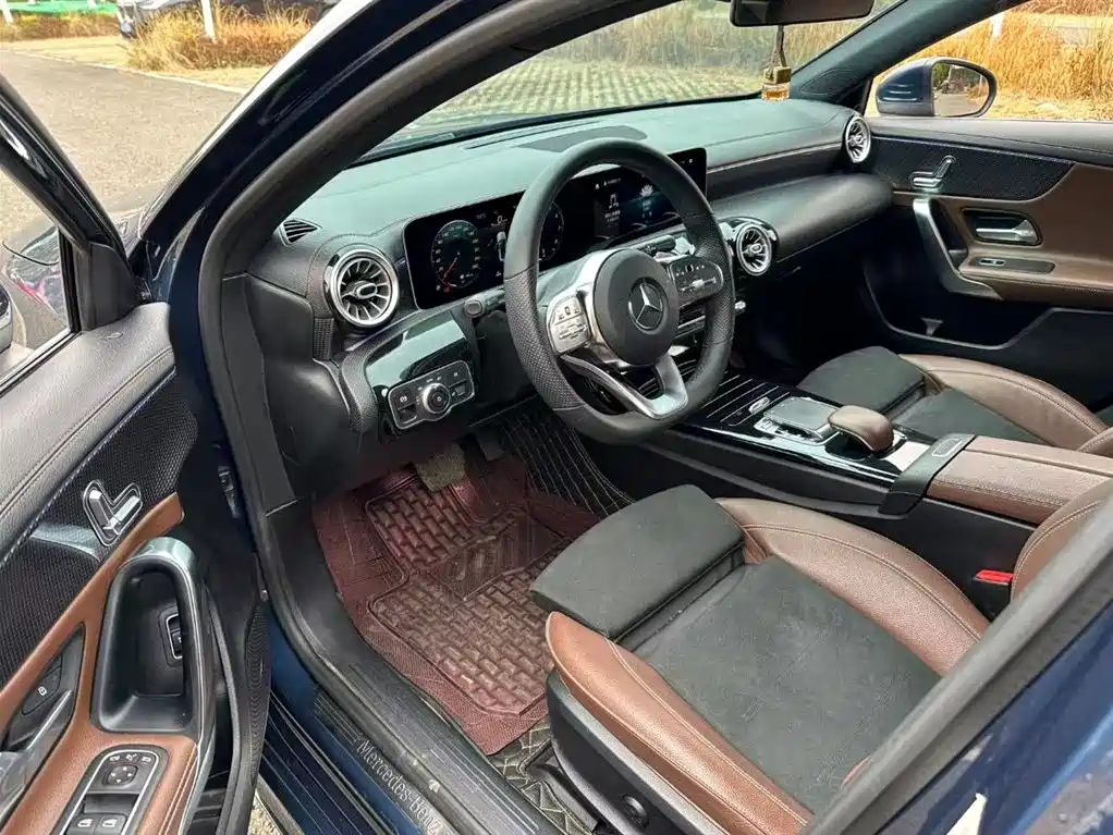 Mercedes-Benz A-Class 2020 A 200 L Sport Sedan фото 4