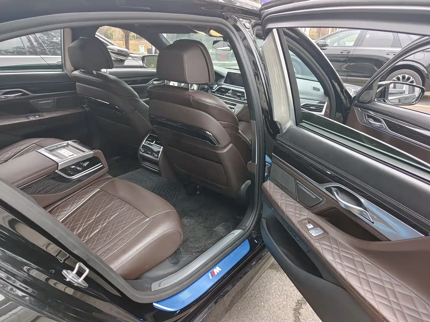 BMW 7 Series 2019 740Li Leading M Sport Package фото 6
