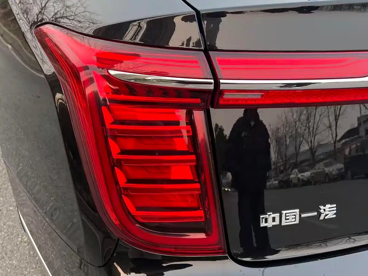 Hongqi H9 2022 2.0T Smart Connect Flag Enjoy Edition фото 24