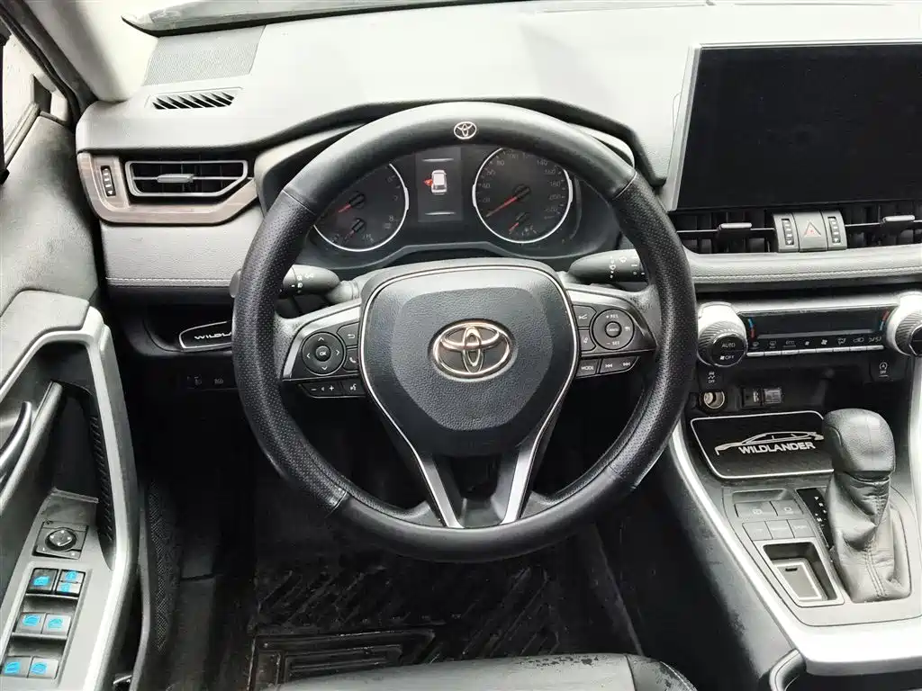 Toyota Wildlander 2020 2.0L CVT 2WD Luxury Edition фото 3