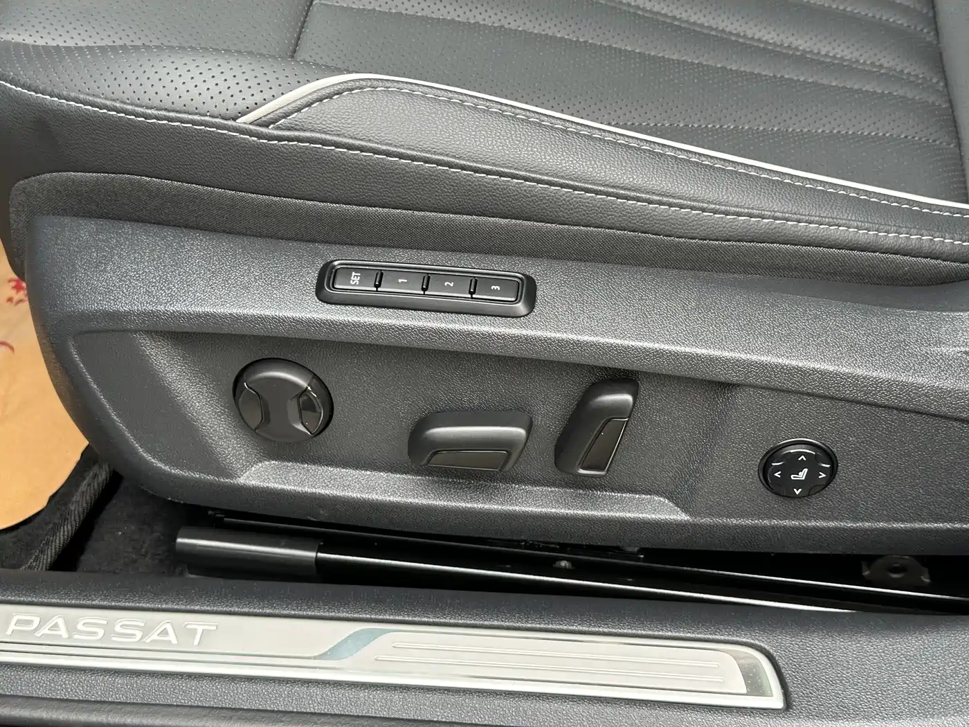 Volkswagen Passat 2024 380TSI Dragon Glory Edition фото 18