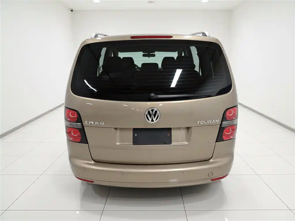Volkswagen Touran 2015 1.4T DSG Comfort Edition 5-seater фото 4