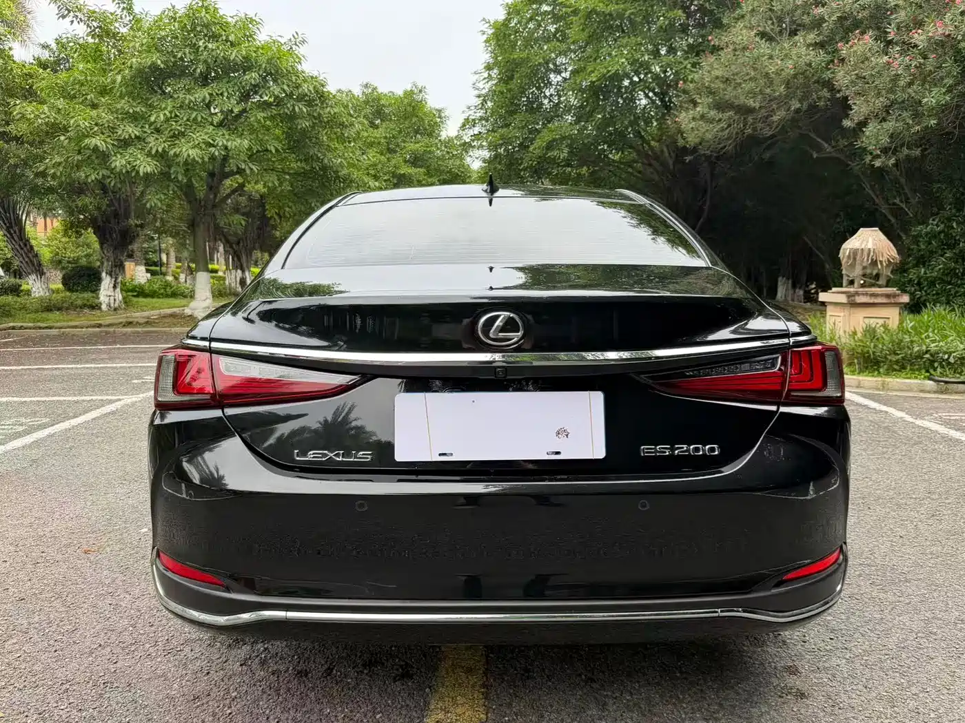 Lexus ES 2023 200 Excellence Edition фото 8