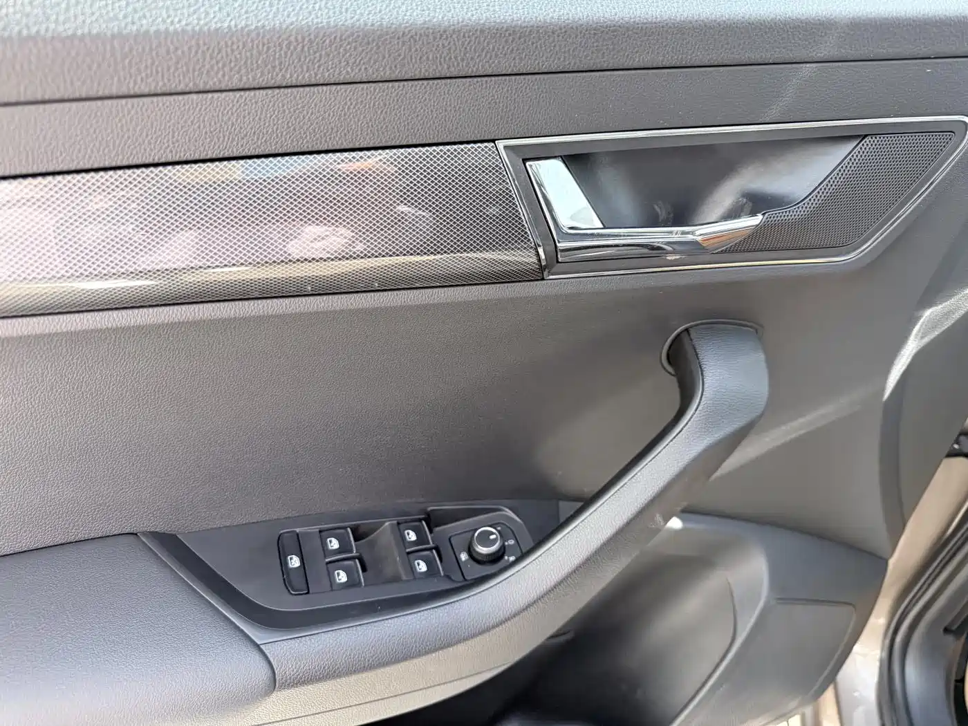 Škoda Karoq 2019 TSI280 Smart Drive Luxury Edition China VI фото 8