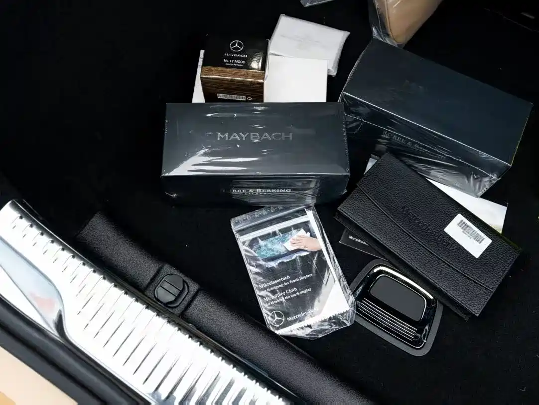 Mercedes-Benz Maybach S-Class 2022 S 680 4MATIC Virgil Abloh Limited Edition фото 7