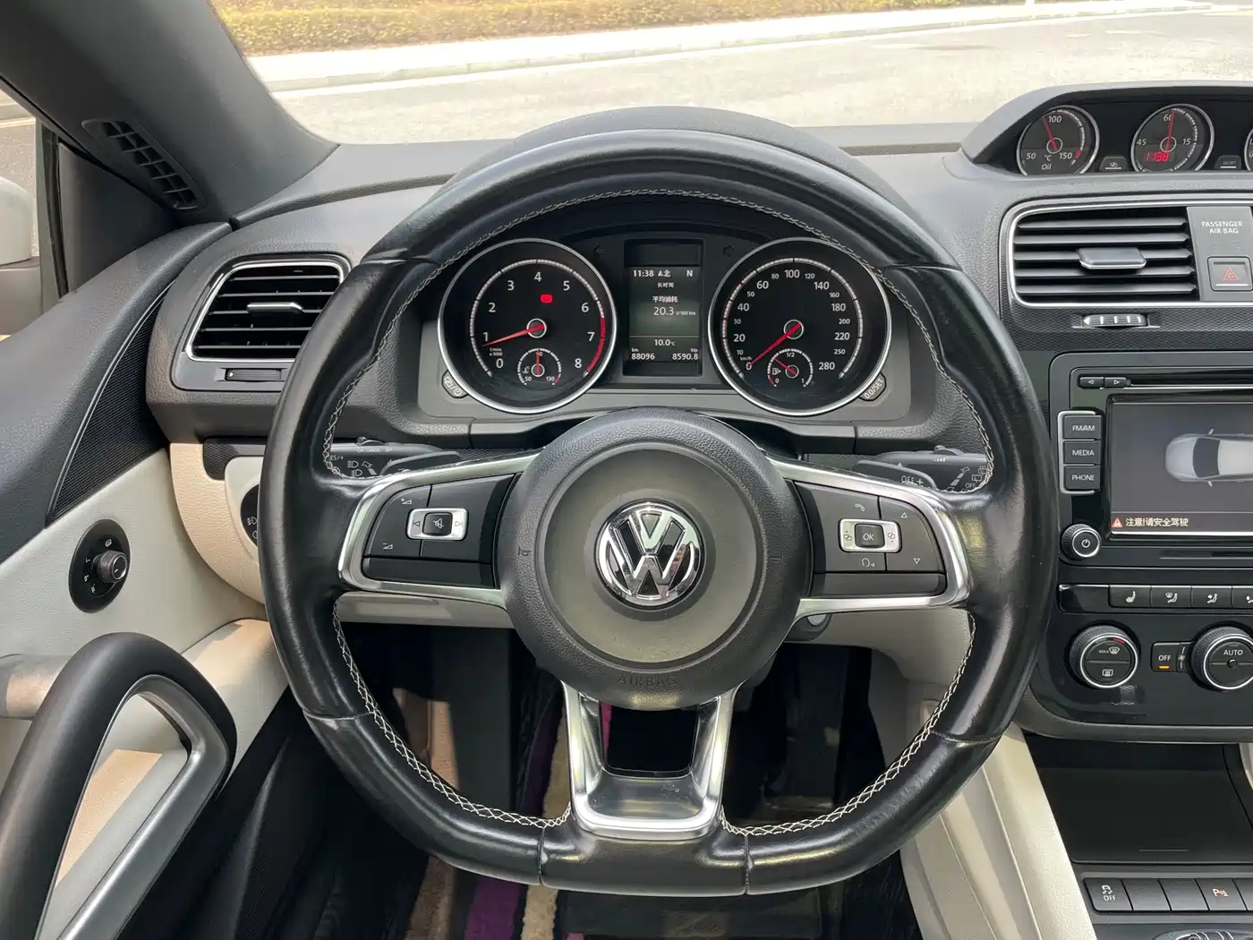 Volkswagen Scirocco 2015 2.0TSI Luxury Edition фото 16