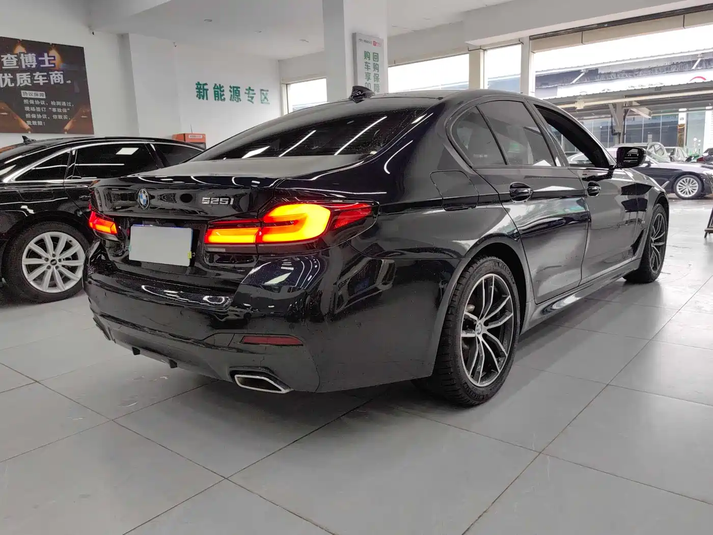 BMW 5 Series (Import) 2022 525i M Sport Package фото 11