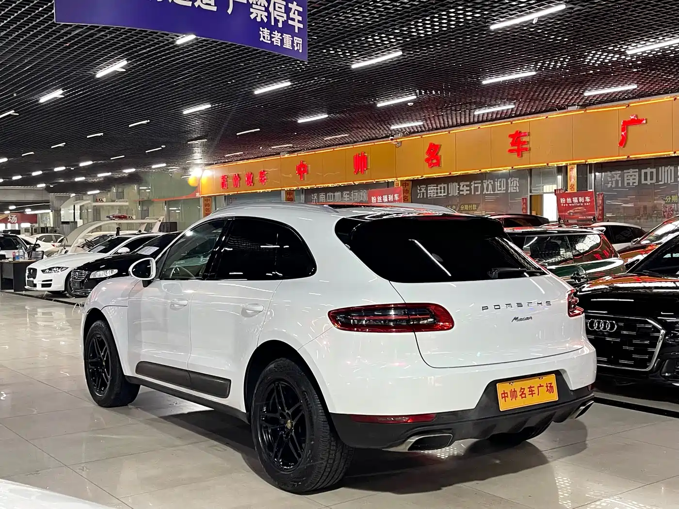 Porsche Macan 2016 Macan 2.0T фото 4